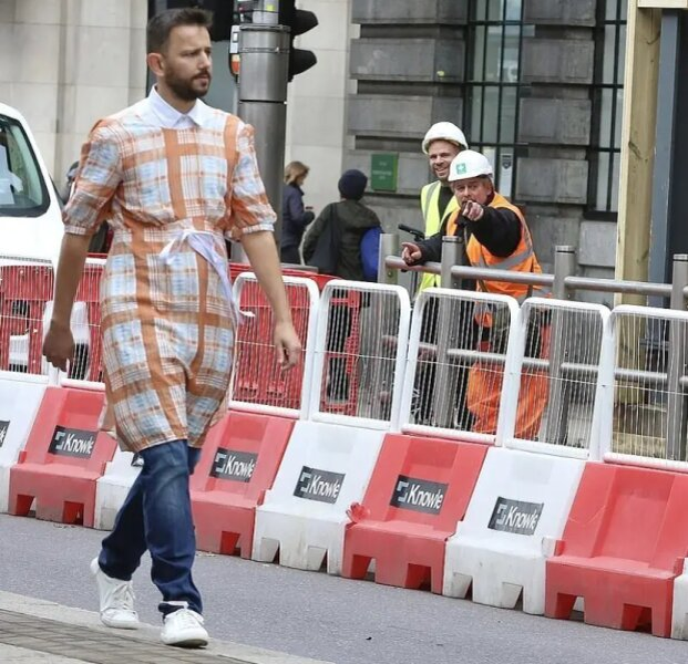 Мужчина в платье