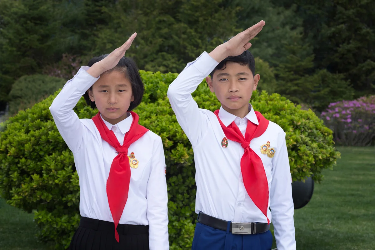 Дети северной кореи. Северная Корея школа. Сонендан КНДР. Пионеры КНДР. Северная Корея школьники.