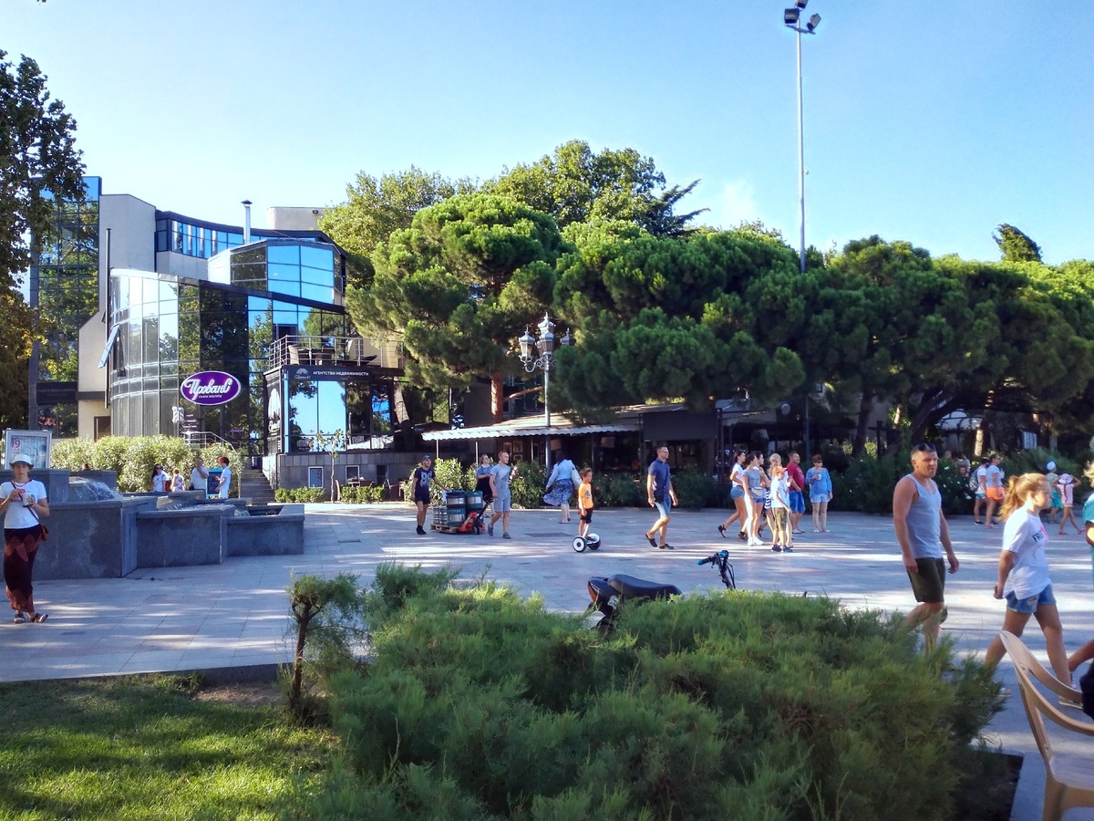 Набережная Ялты (личное фото)