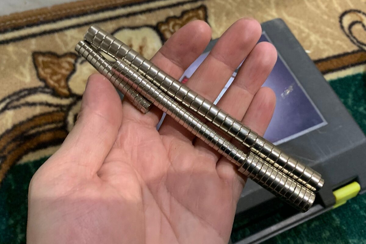 Такие магниты обошлись мне в 250 рублей, покупал в Китае.