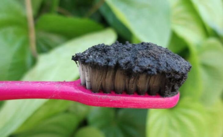 Как выглядит растворенный активированный уголь. Фото: dentconsult.ru