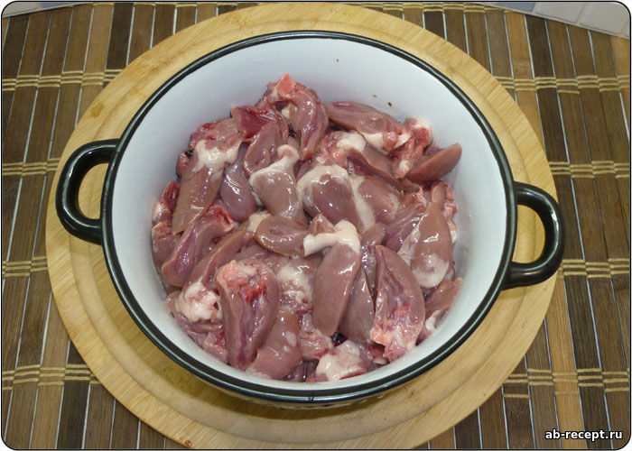 Куриные сердечки, тушеные в сметане - рецепт с фото пошагово
