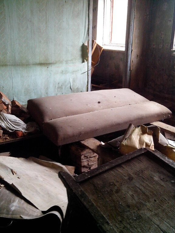 Все чаще в заброшенные дома начали наведоваться вандалы