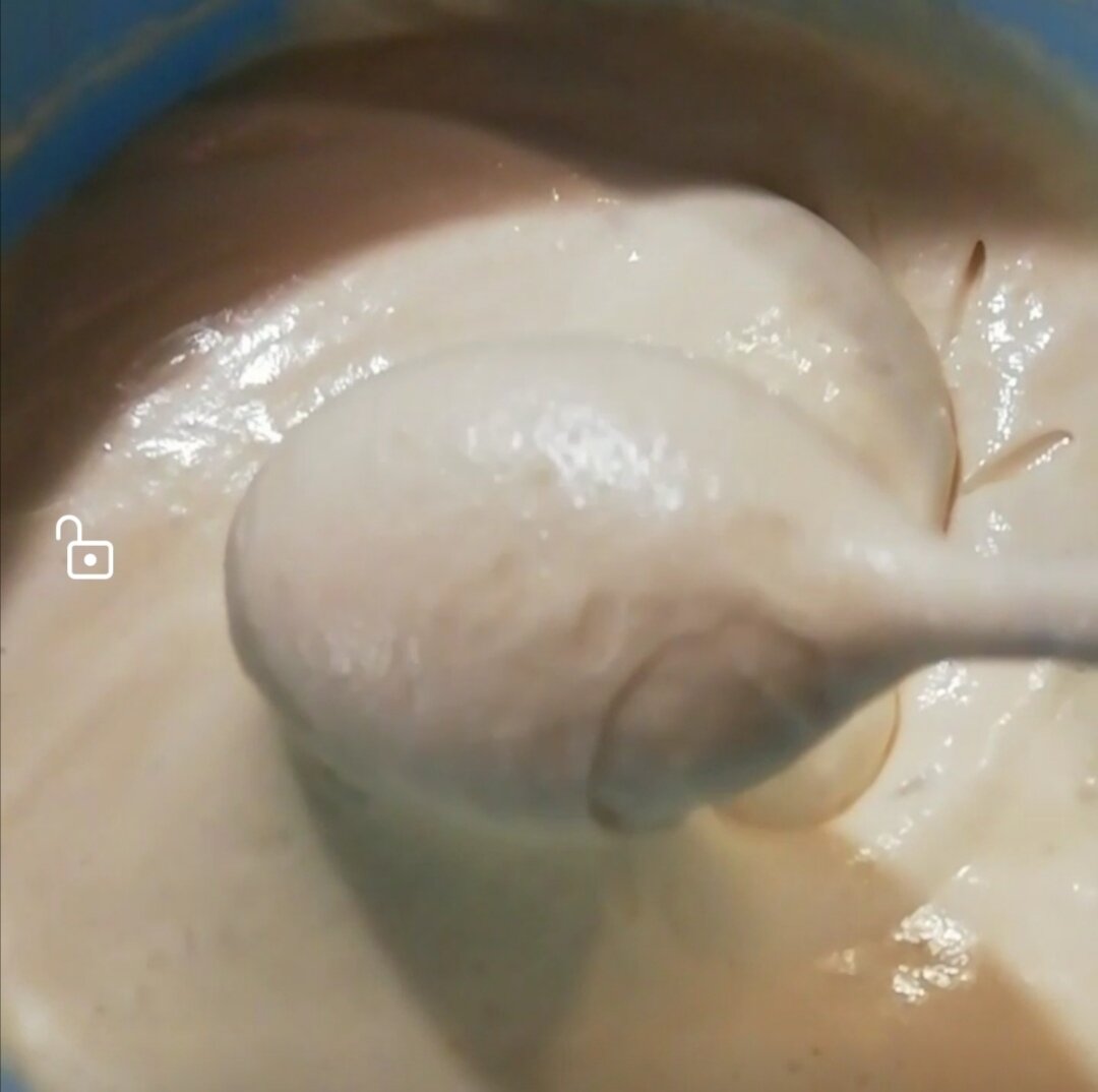 Должна получиться пышная белая масса