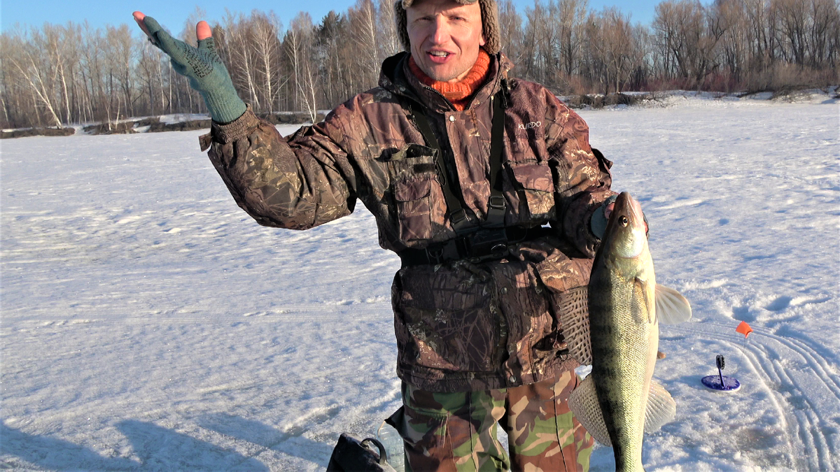 Судак тоже активнее, чем в январе-феврале. При этом значение места и снастей никто не отменял