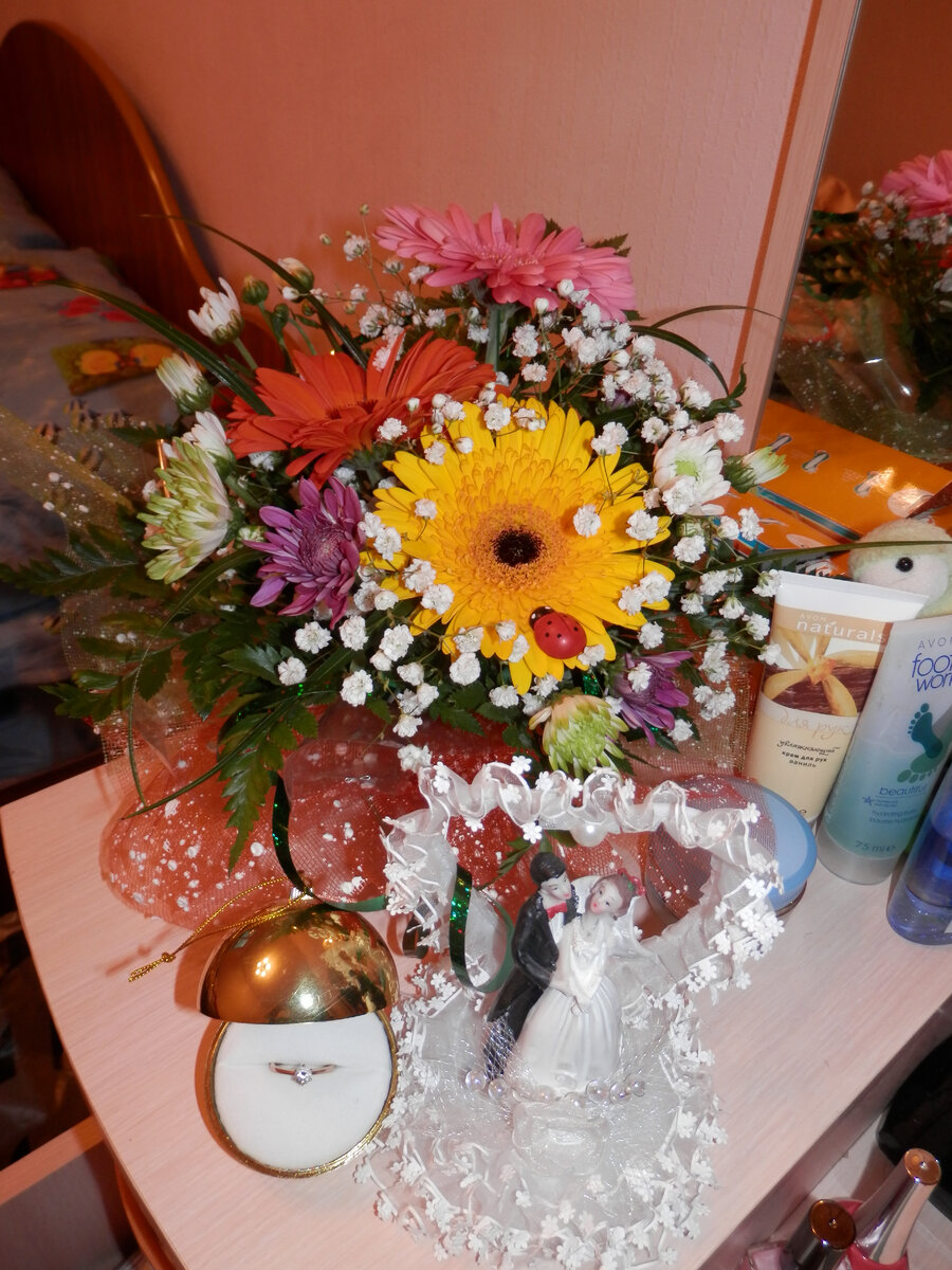 Мое помолвочное кольцо. Лежит сейчас в коробочке.