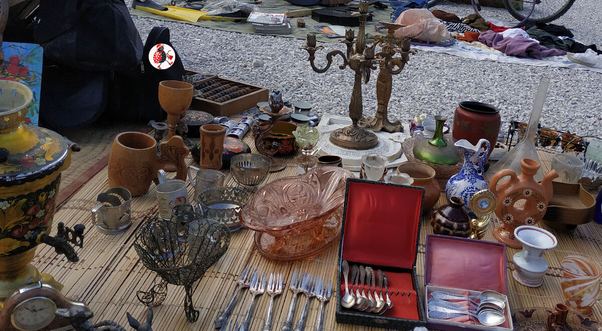 Прилавки блошиного рынка в Керчи ждут своих покупателей!
