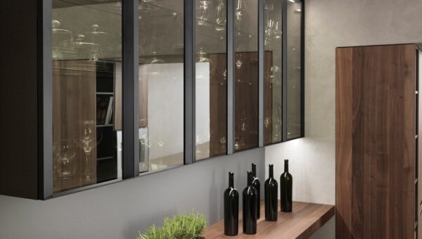 стеклянная мебель для кухни - картинка с сайта https://xn--80aaxbibcg2aqgm.xn--p1ai/fasady-z-profil-so-steklom/