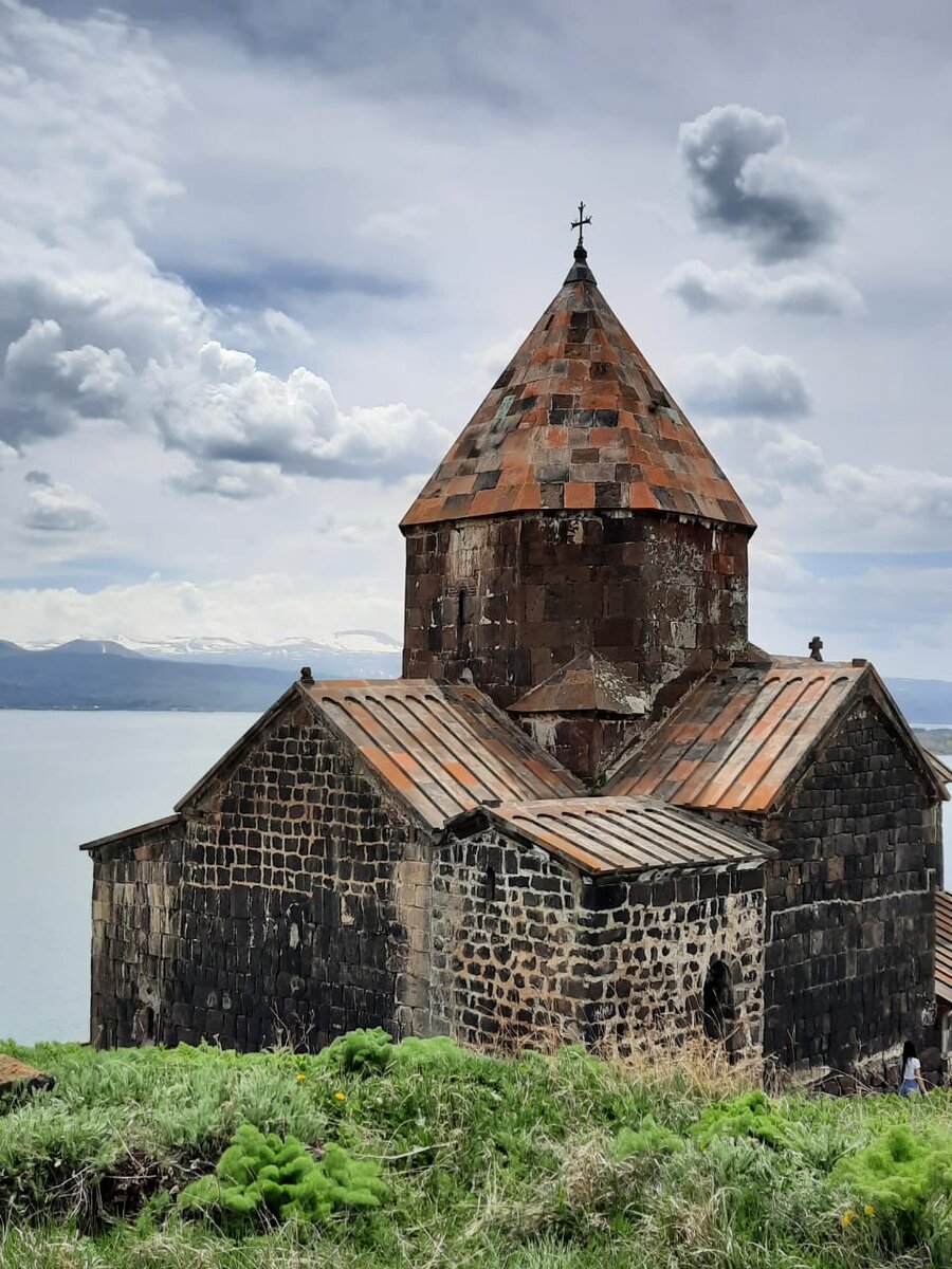 Церковь над озером Севан