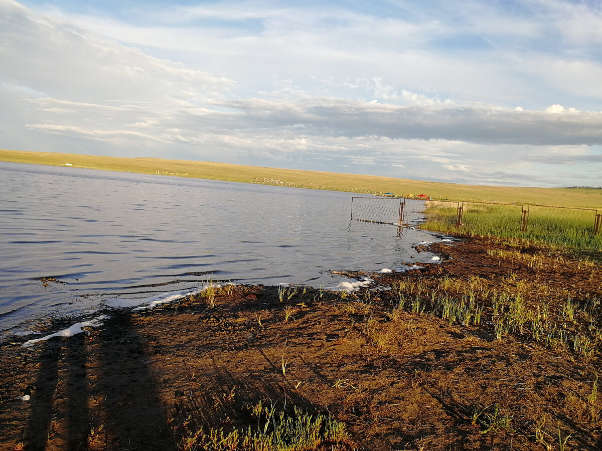 Целебное озеро в россии. Озеро тус Хакасия. Озеро тус базы отдыха. Лечебное озеро в Туркменистане. Озеро тус база Радуга.