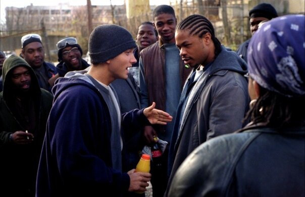 Песня «Lose Yourself», написанная Эминемом специально для фильма, была удостоена Оскара, став первой рэп-композицией, победившей в номинации «Лучшая песня».