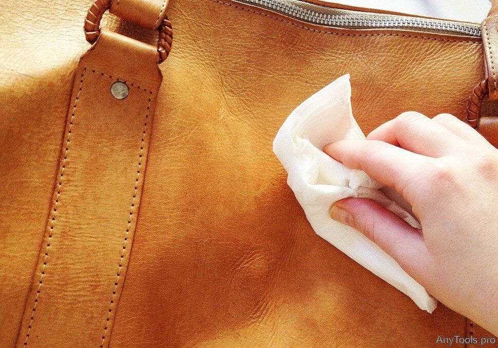 Чистка кожи и замши