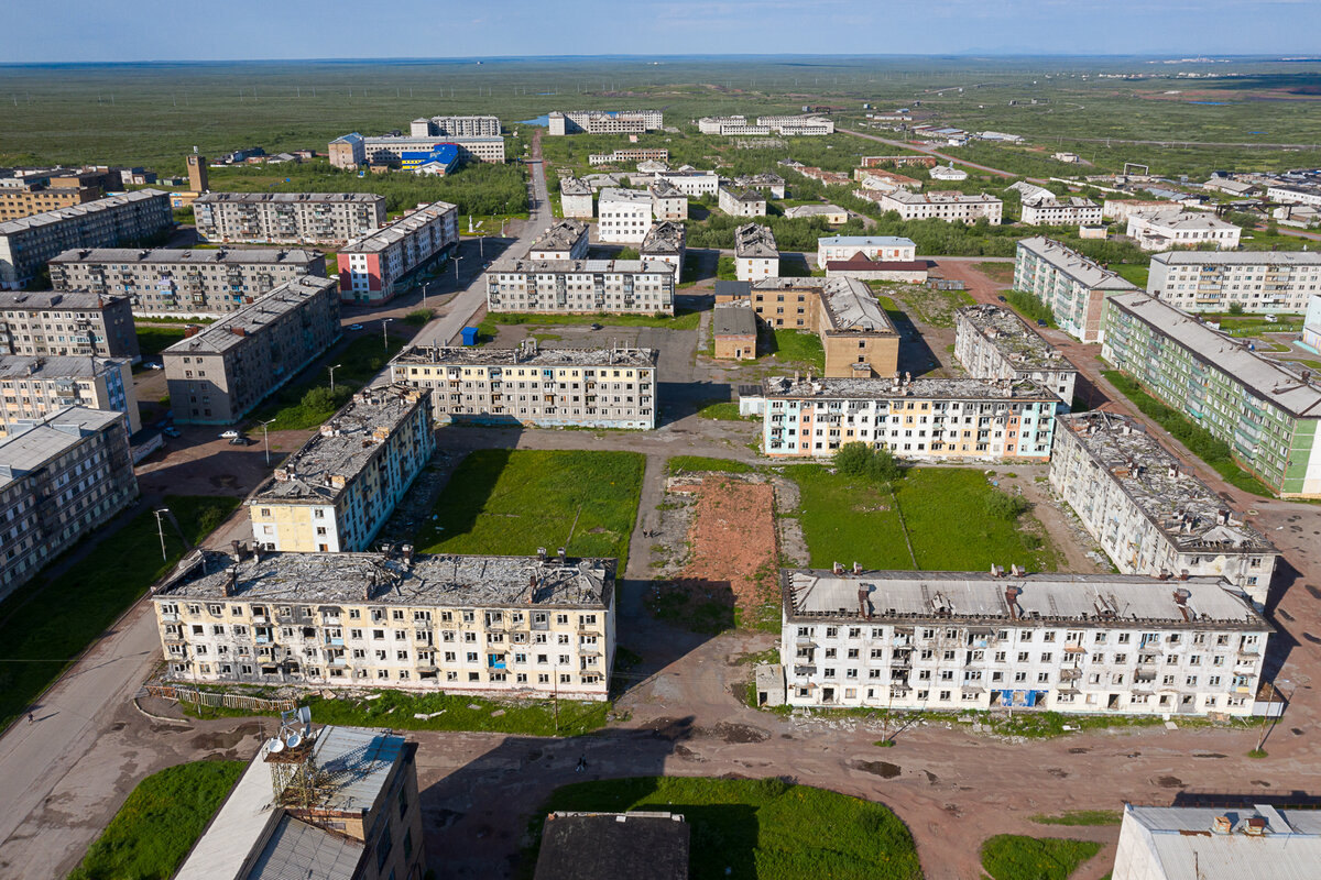 Заброшенная часть заполярного посёлка Воргашор. Окрестности Воркуты, Республика Коми. Фото Владимира Кезлинга, моего друга и попутчика в путешествии по Коми 