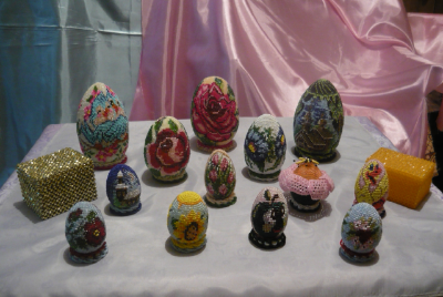 Фото из личного альбома. Яйца, выполненные в технике бисероплетения, работы Ланы.
