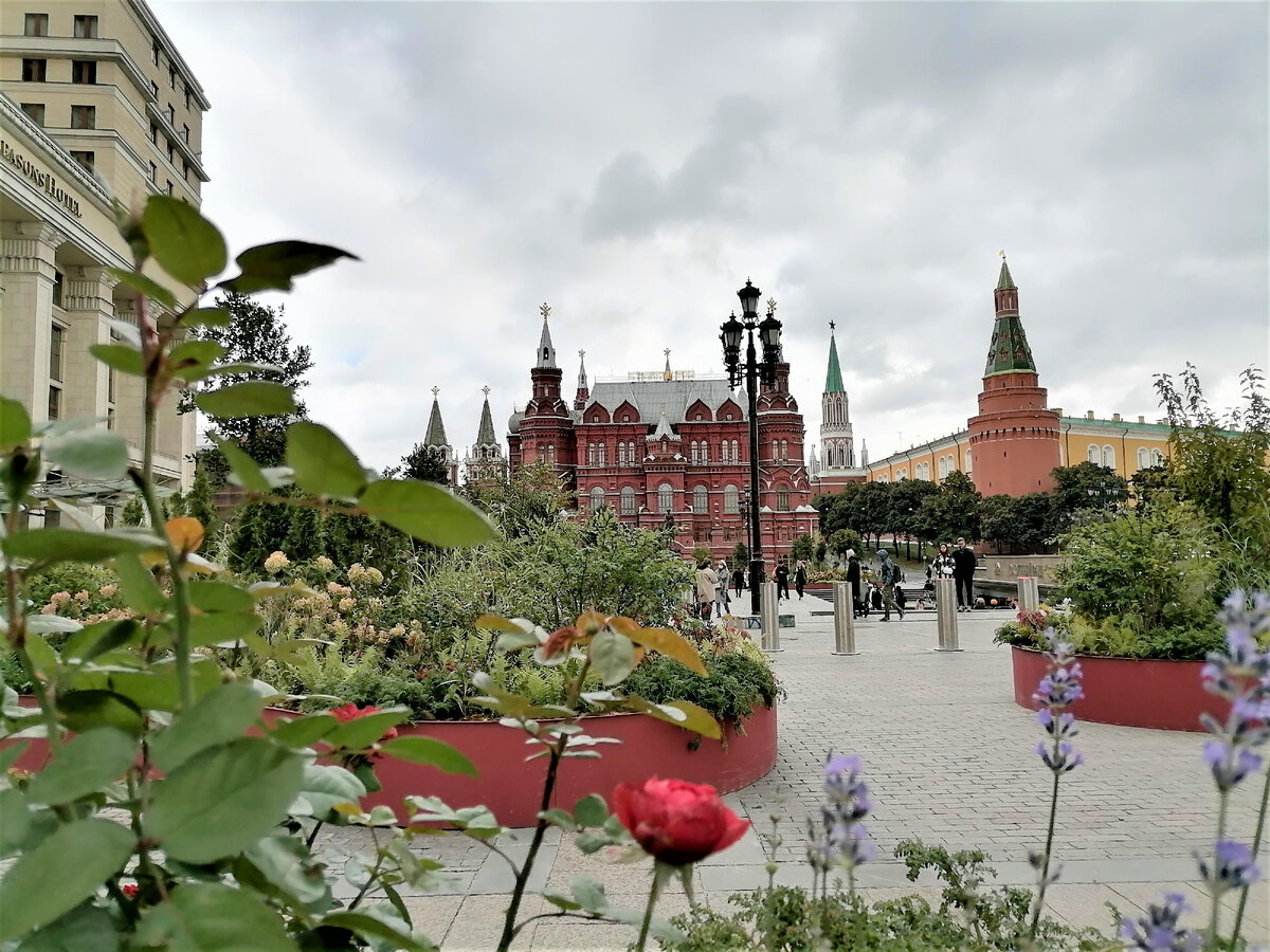 Работа на складах в Москве - операторы 1С, кладовщики, грузчики и описание  их обязанностей | ИСКРА | Дзен