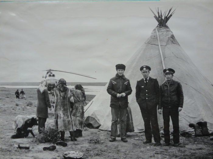В ненецком стойбище.
