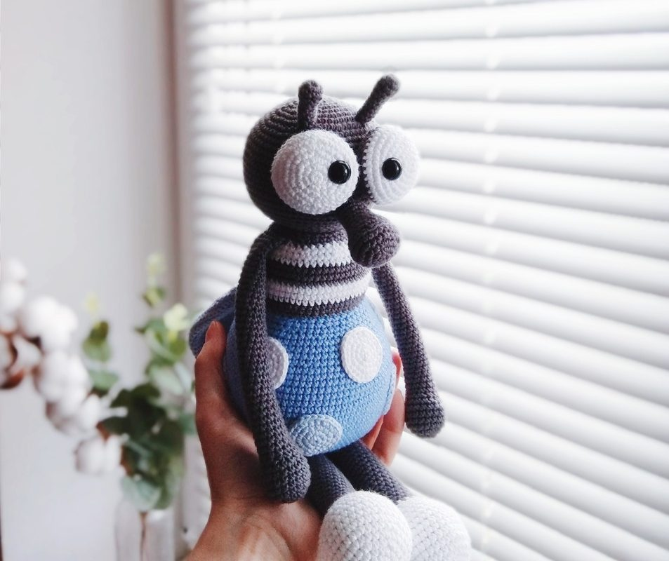 Вязаный комар от автора описания: Stip&haak и автора игрушки: Людмила Орлова. Интересная игрушка в виде комарика поможет Вам отвлечься от вязания зайчиков и котиков. Такой комарик займет достойное место в вашей вязаной коллекции и разбавит стандартный набор игрушек.

   Все материалы, которые размещены на канале, найдены в сети, в свободном доступе. 
   Уважаемые авторы, если Ваши права нарушаются, убедительная просьба  
   сообщить мне об этом.