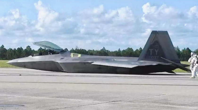 Неудачная посадка F-22 Raptor на аэродроме NAS Fallon в штате Невада