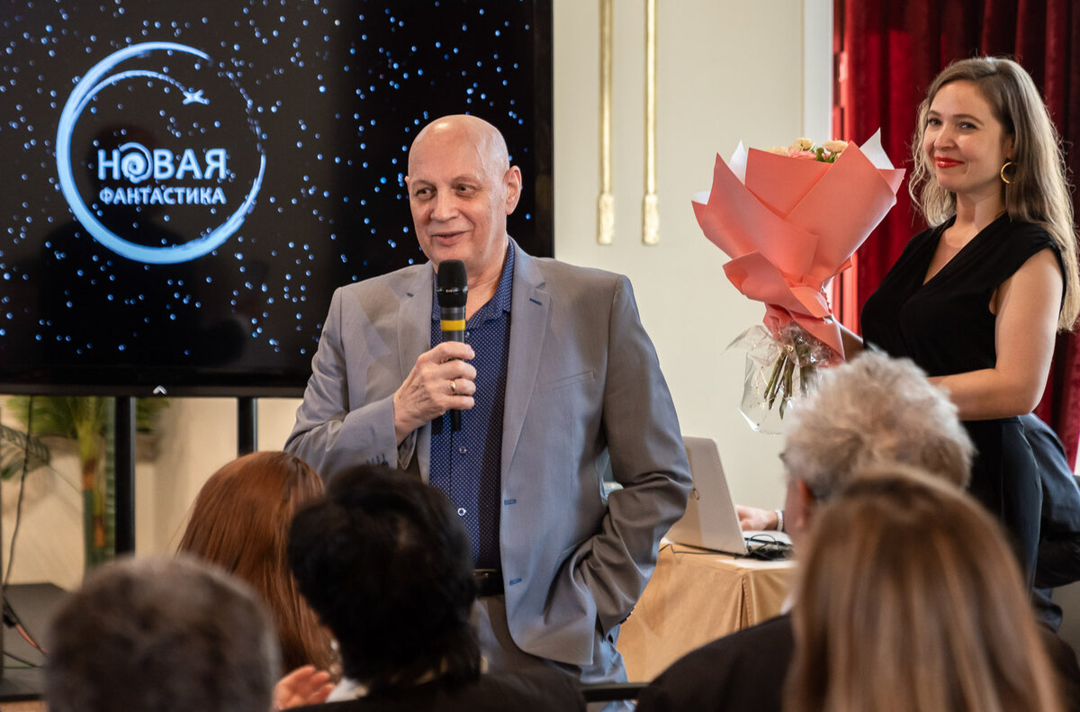 Василий Головачев на вручении "Новой Фантастики"