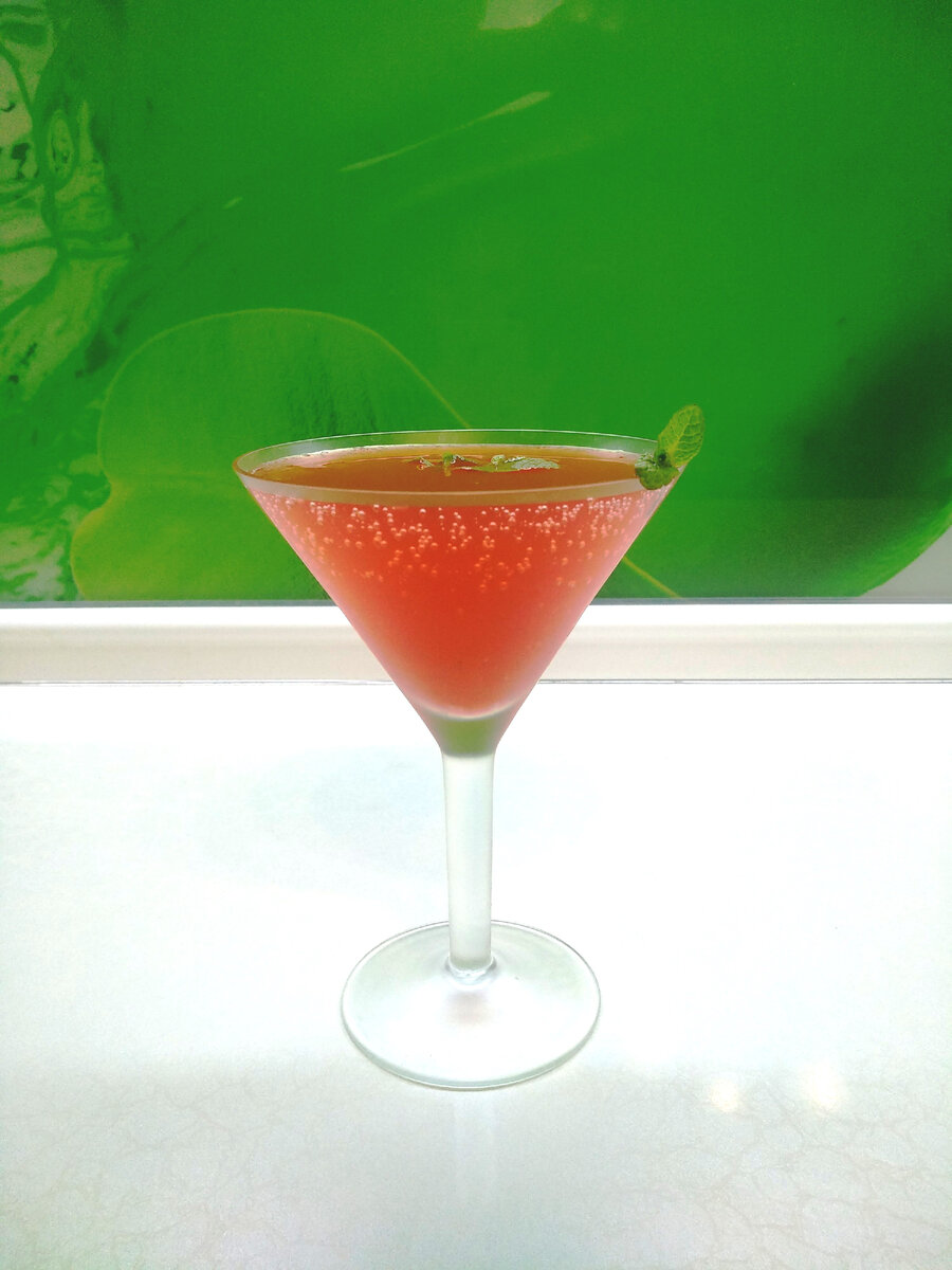 Клубничный мохито с мартини