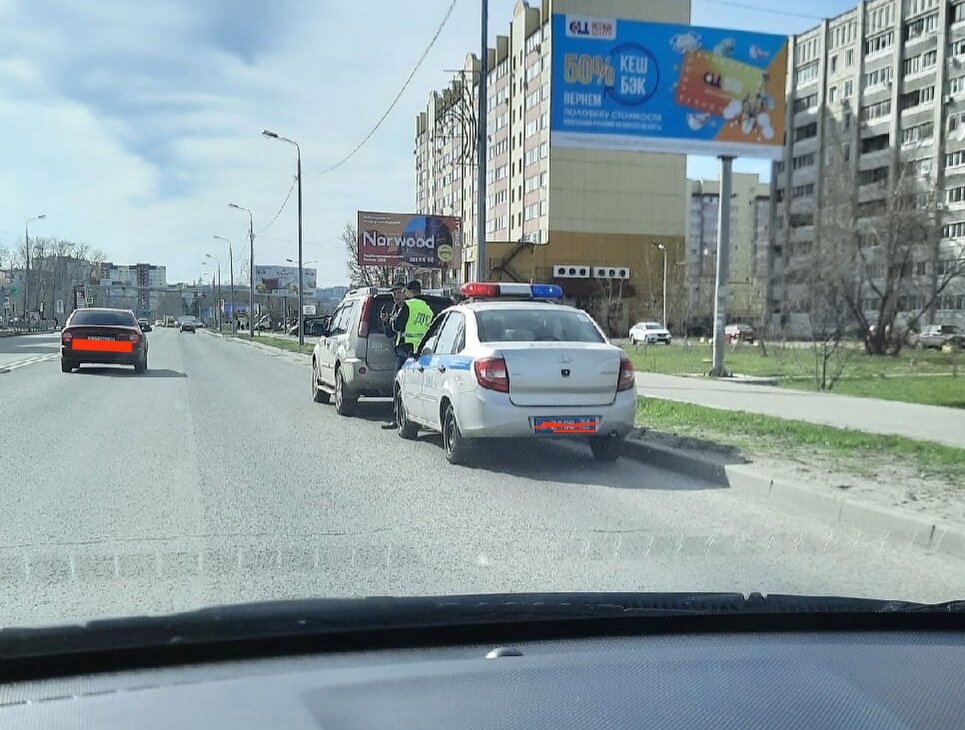 Здравствуйте, уважаемые читатели! К нам в юридическую контору поступает очень много звонков с просьбой пояснить кому и насколько продлили действия водительского удостоверения.