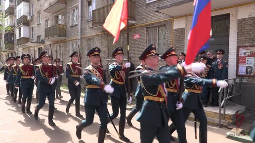 В преддверии Дня Победы Росгвардия проводит для ветеранов персональные парады