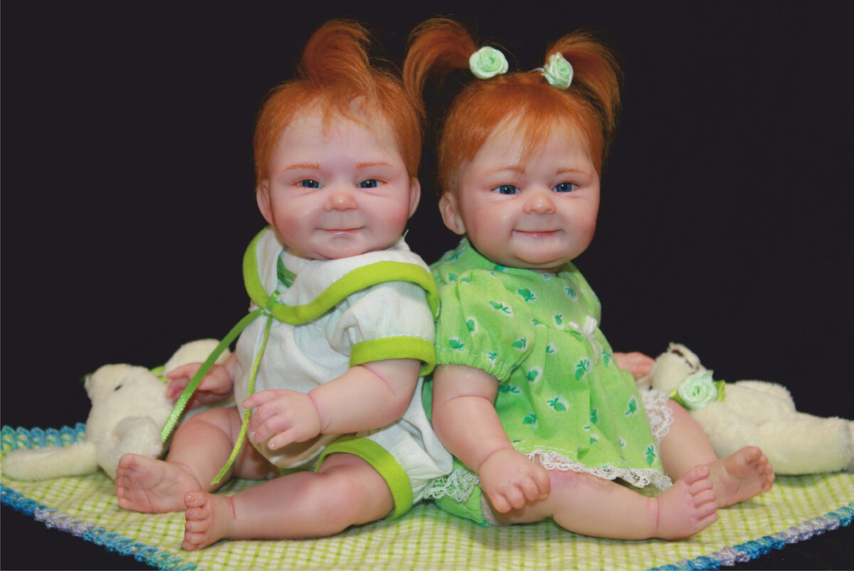 Pat and Patty Cake Куклы 20 см, небольшие, но полные жизни и веселья! Красные мохеровые парики и стеклянные глаза. Костюмы Дори Эдмондс и Vee.