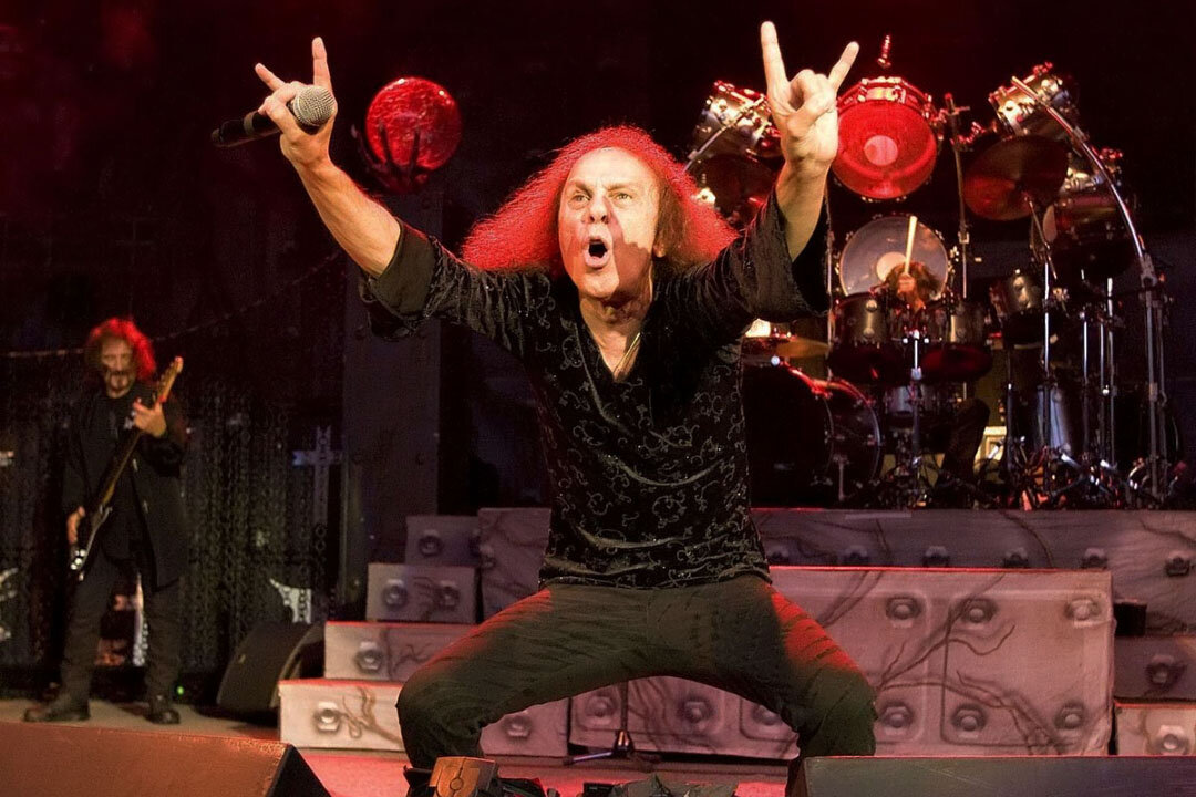 Ронни Джеймс Дио