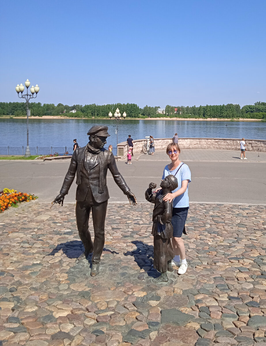  "Дядя! Дай 10 копеек! — Может быть, тебе дать ещё ключ от квартиры, где деньги лежат?"