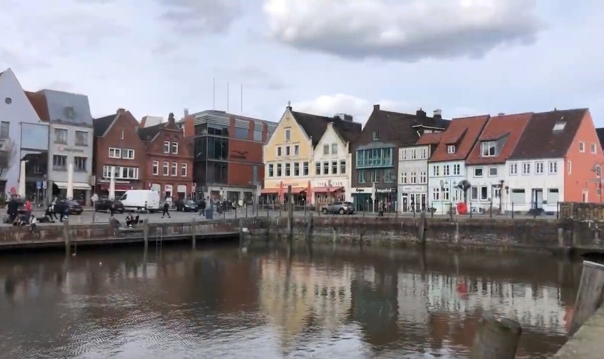 Дома у воды