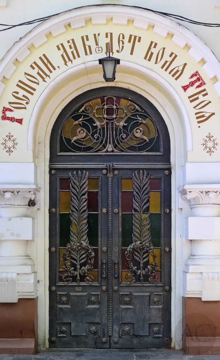 Ворота при входе на городское кладбище. Фотограф: Степан Самошин