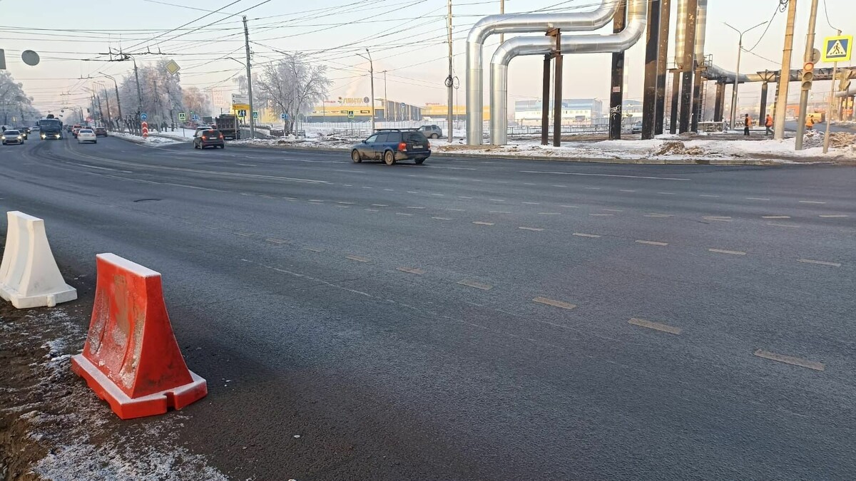     Автомобильное движение по улице Коминтерна модернизировали в Нижнем Новгороде. Два участка здесь расширили до трех полос. Об этом рассказали в городской мэрии.