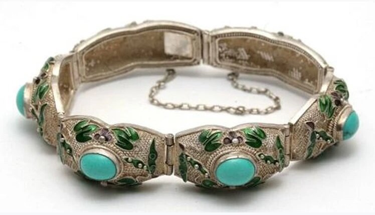 Китайский браслет, принадлежавший Людмиле Зыкиной. Фото из интернета