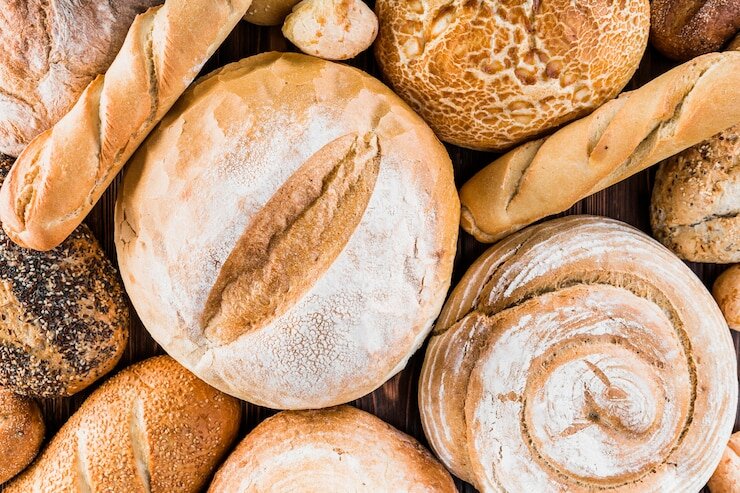 Изображение от <a href="https://ru.freepik.com/free-photo/full-frame-of-freshly-baked-loaves_2728262.htm#query=%D1%85%D0%BB%D0%B5%D0%B1&position=24&from_view=search&track=sph?sign-up=google">Freepik</a>