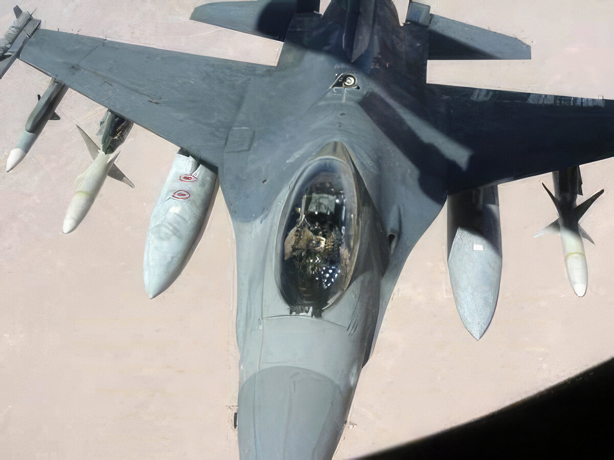     Истребитель F-16 / U.S. Air Force via AP
