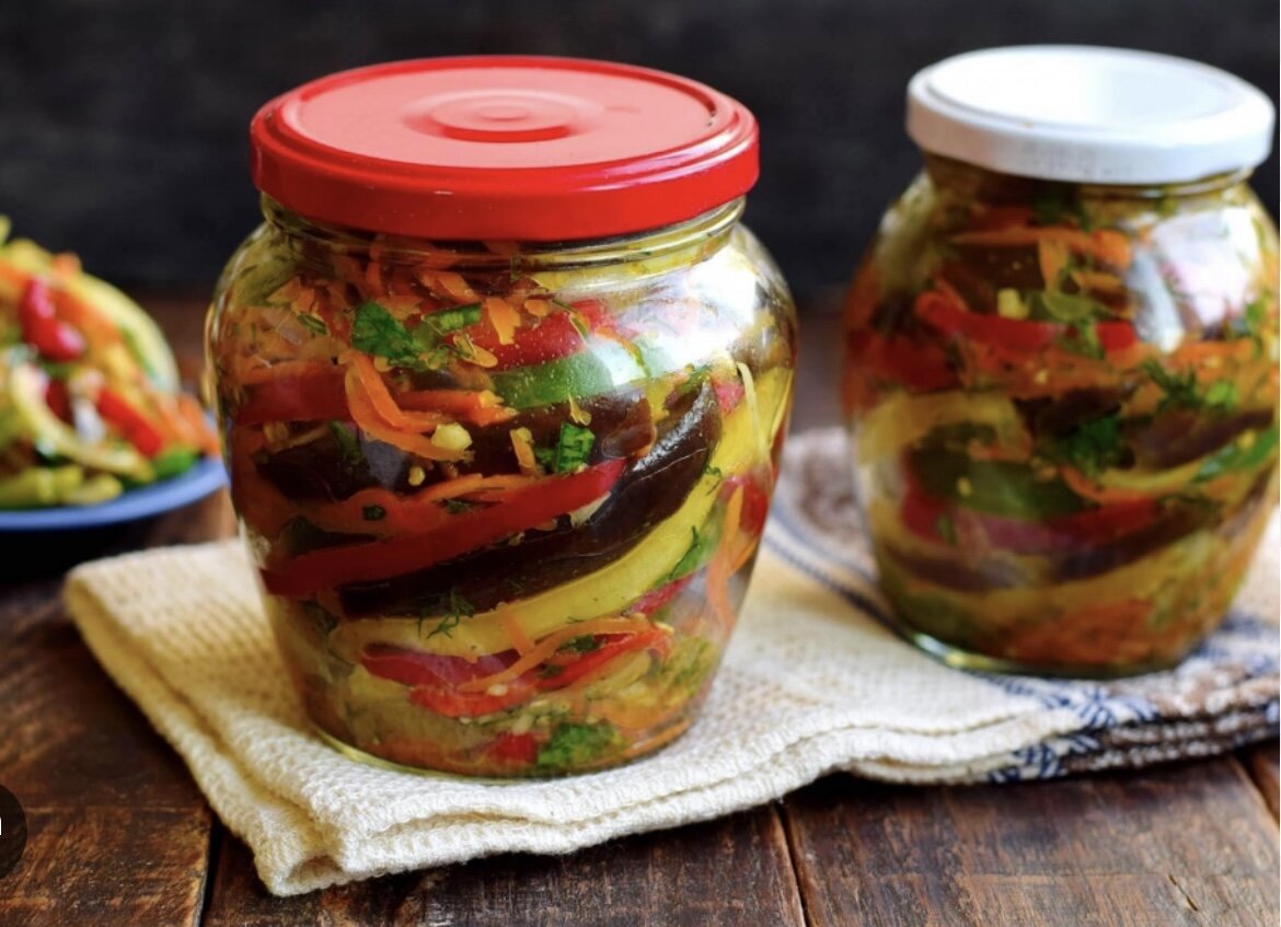 Вкусные рецепты из овощей на зиму. Баклажаны по-корейски. Синенькие по-корейски на зиму. Баклажаны на зиму. Салат Радуга на зиму.
