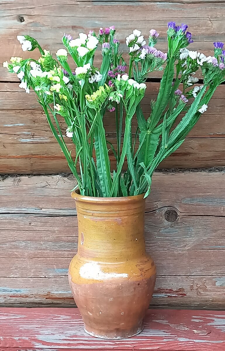 История этой кринки. Теперь служит вазой на даче.