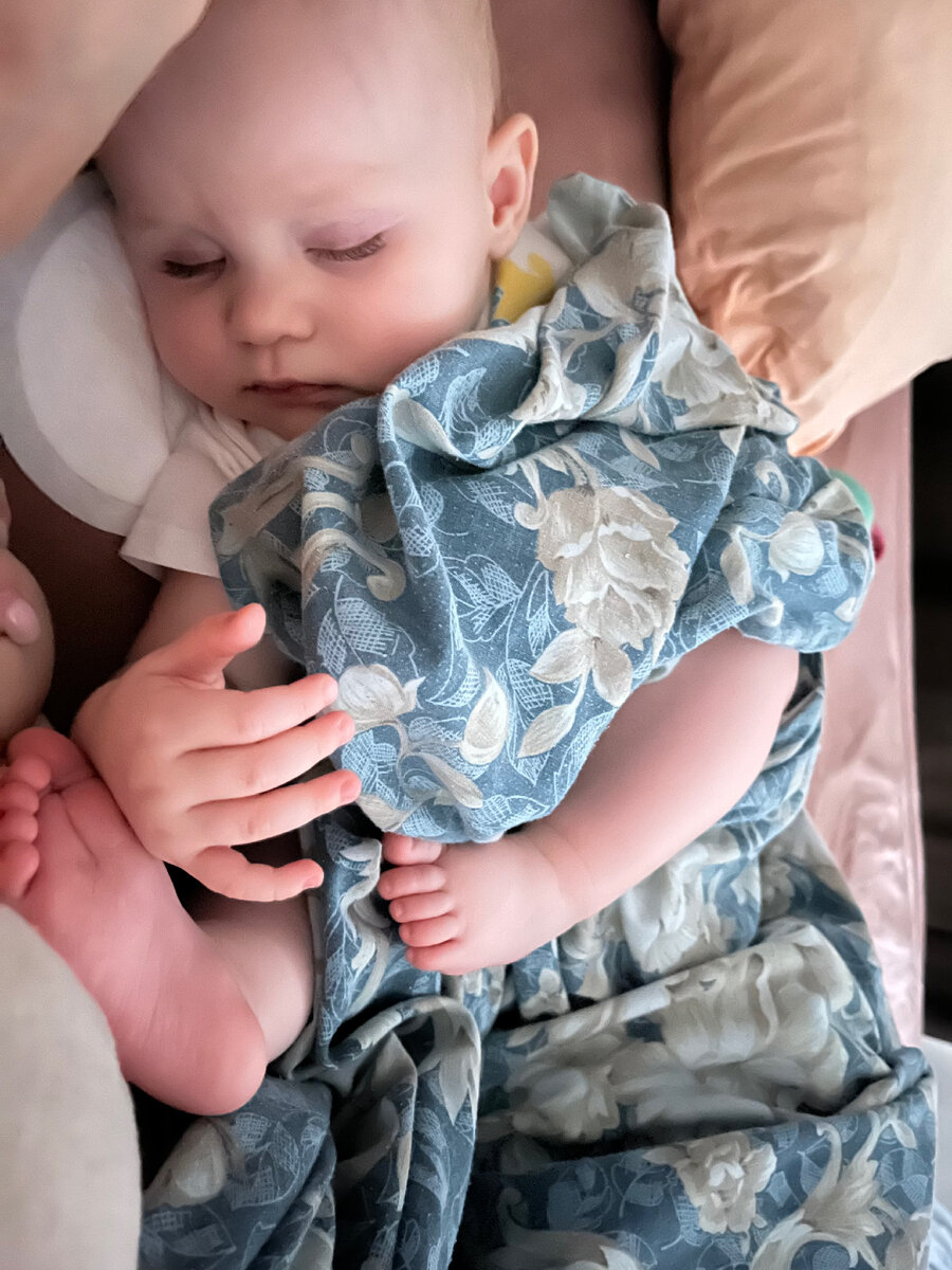 Сладко спит  