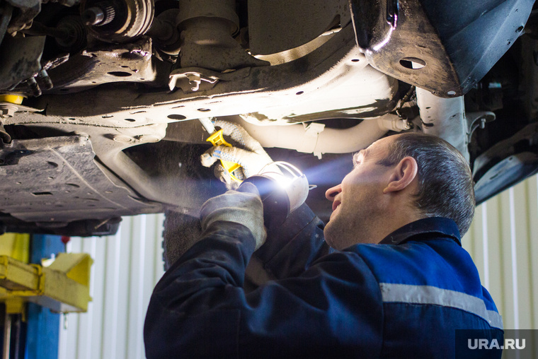    В Кургане власти отремонтируют семь старых иномарок за 19 млн рублей