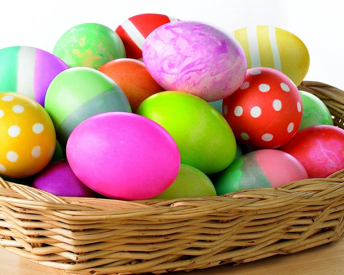 https://images.wallpaperscraft.com/image/easter_holiday_eggs_colored_bright_mountain_colorful_basket_35849_1280x1024.jpg