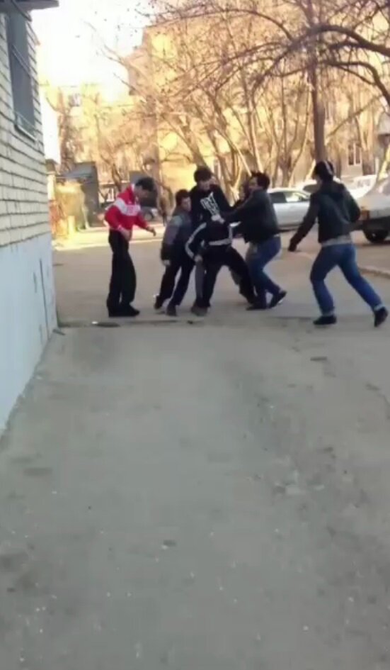 Один из местных узнал в прохожем педофила, сюжет про которого показывали на тв.