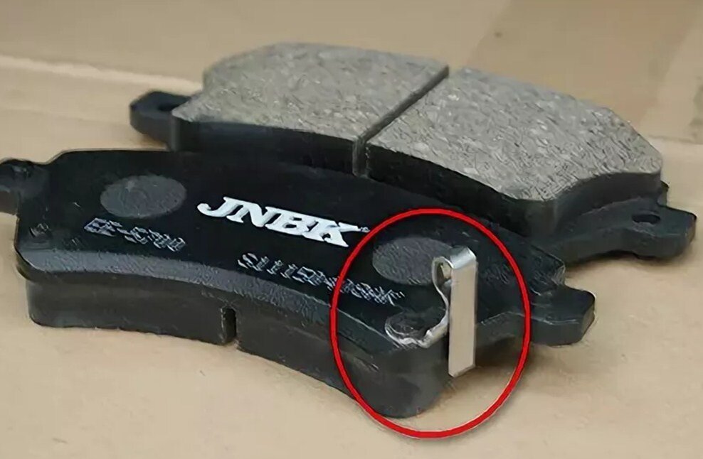 Собственно так выглядит это пластина, на сервисном жаргоне называется скрипун.