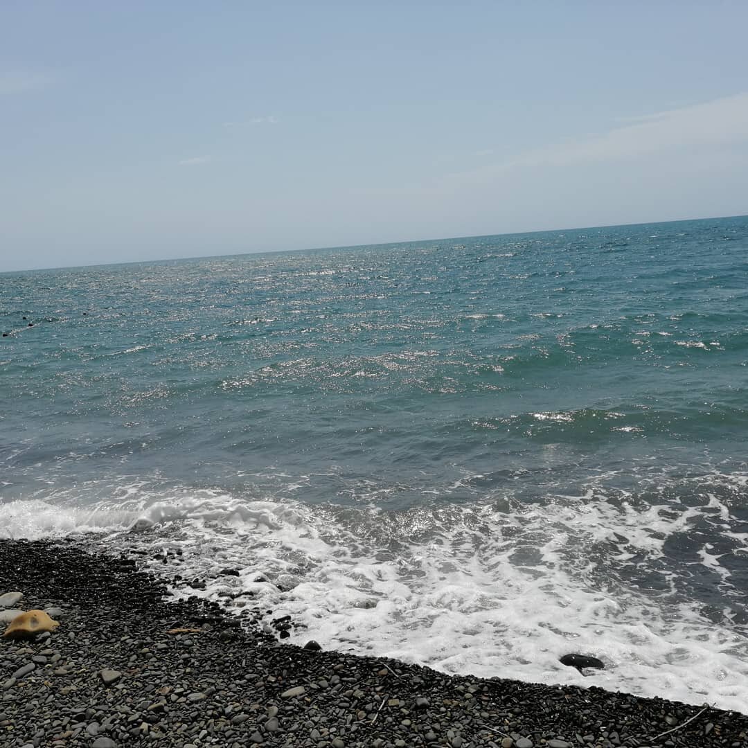  Сукко. Июнь 2019. Море здесь не цветет, а в от в Витязево уже во всю плавают зеленые водоросли...