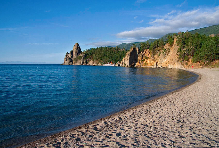 Отдых в России становится все более популярным. Тем более, что с каждым годом такой досуг становится все более разнообразным, доступным и комфортным.