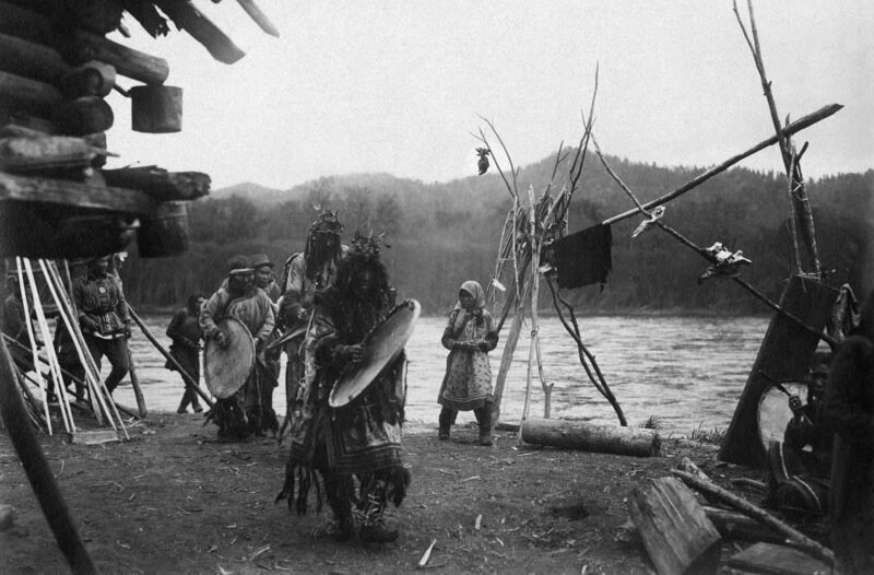 Шаманское камлание у ненцев 