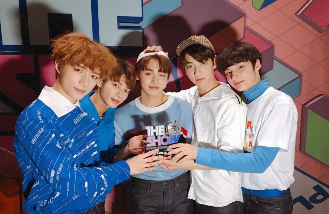 Txt k pop. Тхт корейская группа. Txt группа бигхит. Тхт группа участники. Тхт кпоп.