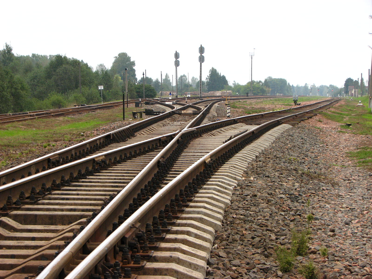 Стрелочный путь. Железнодорожная стрелка. Ппк путевая машина. Ремонтный поезд. Пмс 283.