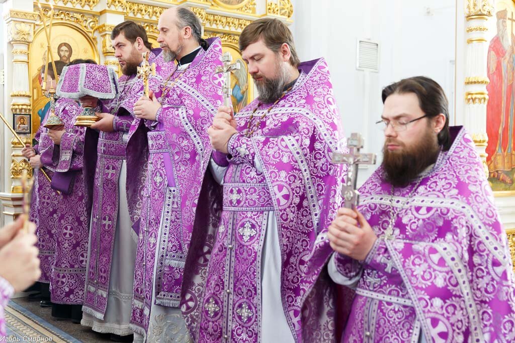 Литургическое облачение духовенства православной церкви. Черное иерейское облачение священнослужителей. Цвет облачения священников на рождество. Цвет облачения священников на рождество. Облачение иерейское шелк №4.