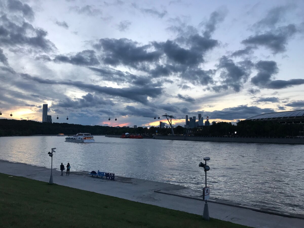 А на том берегу оно.... офисное царство