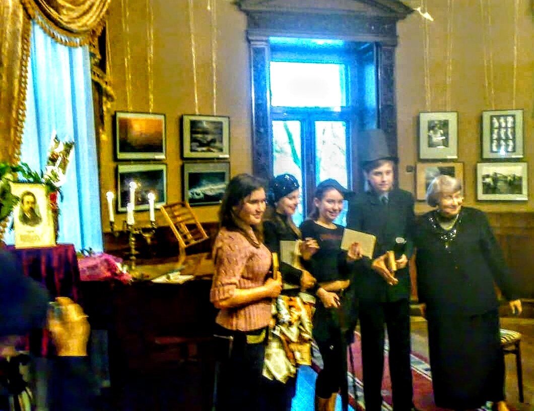 А.П. Чехов. «Сказка» в Доме ученых. Роли исполняли: Муха - Алина Тимашова, Комар - Мария Загурская, Жук - Тамара Хорощак, Рассказчик - Алексей Годин. Руководитель - С.С. Година